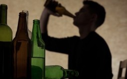 Observatório do Crack: jovens estão mais expostos a bebidas alcoólicas no Brasil