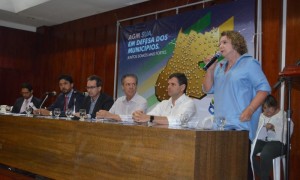 Municipalistas reúnem-se com parlamentares goianos e ganham apoio da bancada em mobilização