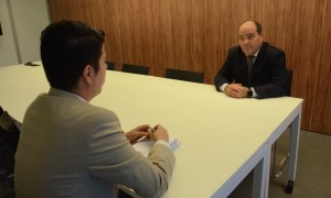 Representante de consórcio de Meio Ambiente e Saneamento troca experiências com a CNM durante visita