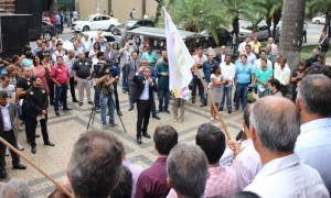 Prefeitos mineiros pedem socorro em manifestação promovida pela AMM