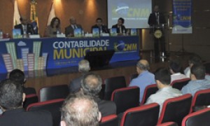 Gestores debatem novos procedimentos contábeis em seminário promovido pela CNM