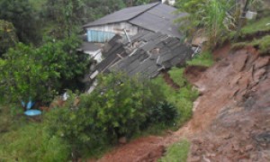 Municípios do Paraná e de Santa Catarina sofrem com os efeitos da chuva, são milhares de pessoas desabrigadas e desalojadas