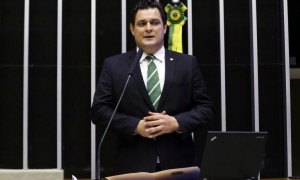 Covid-19: Câmara aprova medida que autoriza acesso a conjunto de vacinas em desenvolvimento