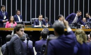 Câmara aprova projeto que destrava recursos para ações locais de saúde; matéria vai ao Senado