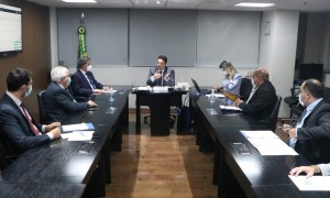 Presidente do FNDE explica problemas nos repasses do Fundeb em reunião com a CNM