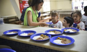 Parcela extra do Pnae deve ser creditada até 1º de fevereiro