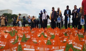 Prefeitos protestam em frente Congresso Nacional devido à crise nos Municípios