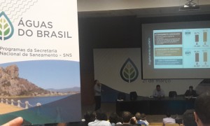 MDR apresenta realidade do saneamento no país e CNM leva questionamentos da gestão local