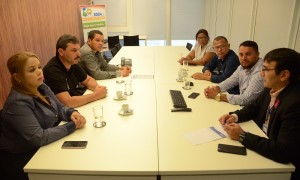 Representantes dos ACS e ACEs participam de reunião na sede da CNM