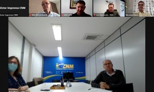 CNM participa de reunião para discutir piso nacional dos enfermeiros