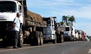 Portaria regula o pagamento do auxílio caminhoneiro