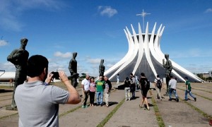 Representantes da CNM se reúnem com secretária de turismo do DF