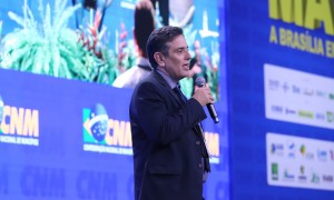 Reforma da previdência municipal e o parcelamento especial são apresentados na plenária principal da Marcha